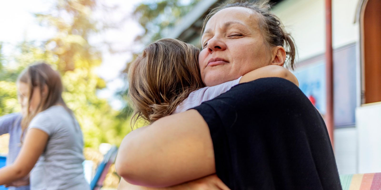 Mum hugs child - One on one parenting support - individual parent support service
